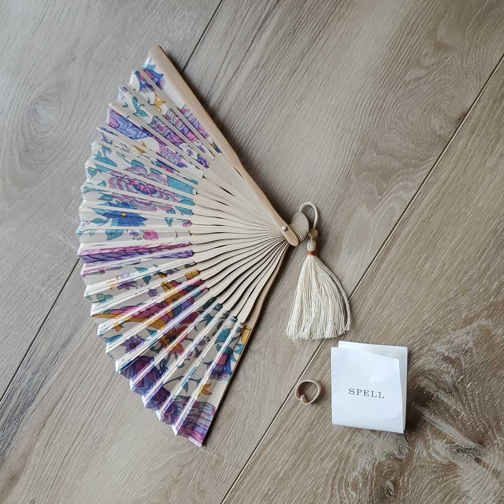 Spell Lovebird Handheld Fan - Chamomile - Picture 2 of 5